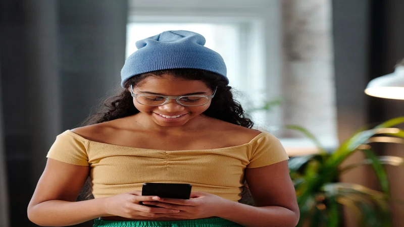 Smartphone showing bank notification from Beem Cash Advance